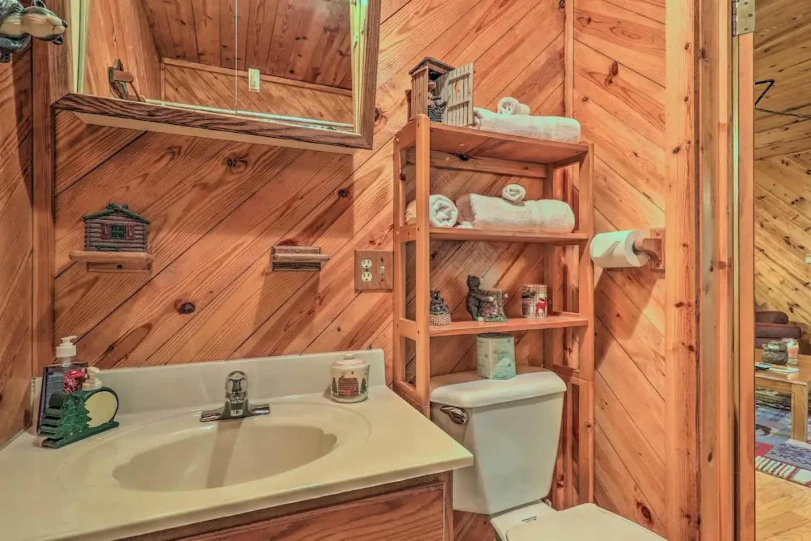 Cozy Maggie Valley Cabin w/ Deck & Private Hot Tub