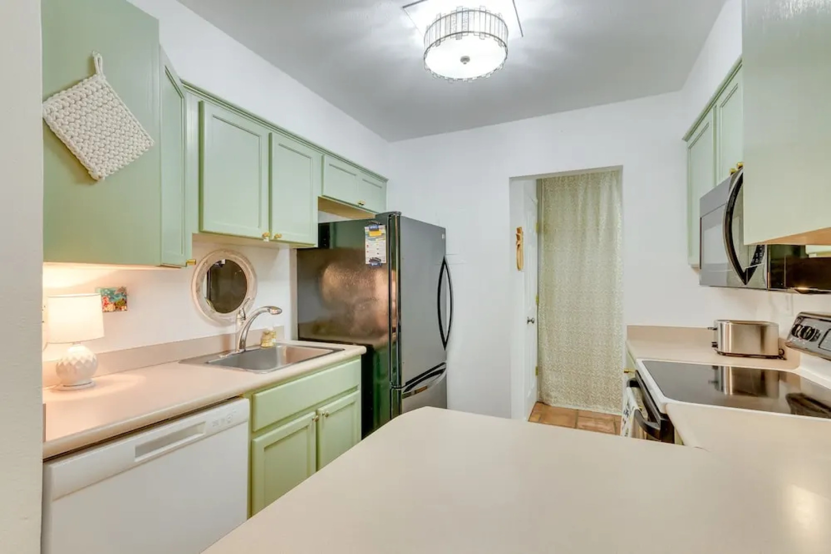 Gulf Breeze Escape w/ Patio + Community Pool!