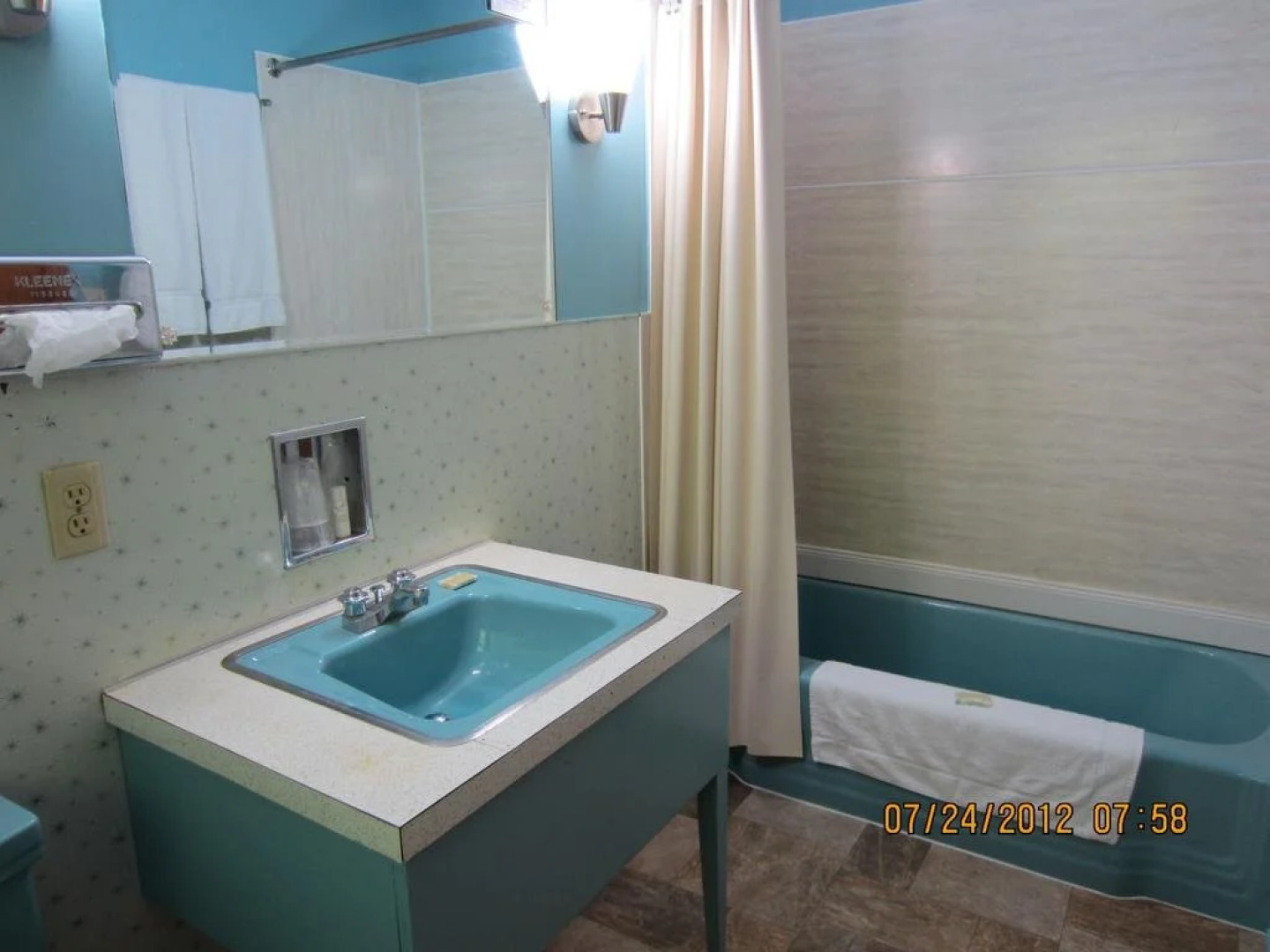 Gear Head Inn - Whittier