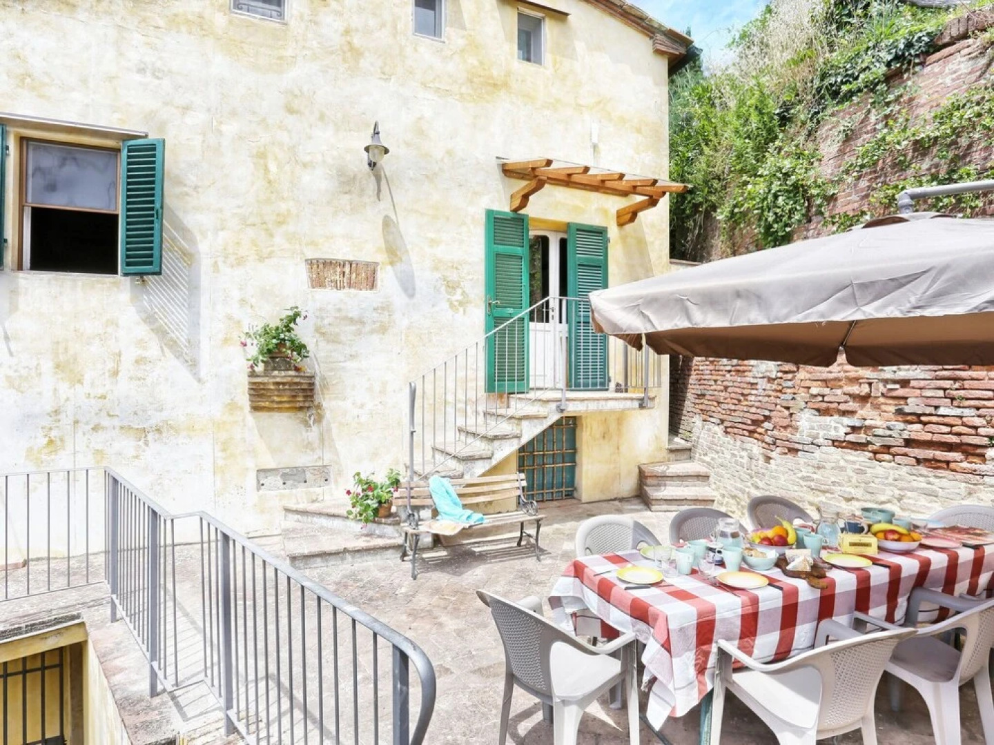 Spacious Holiday Home in Palaia With Private Pool