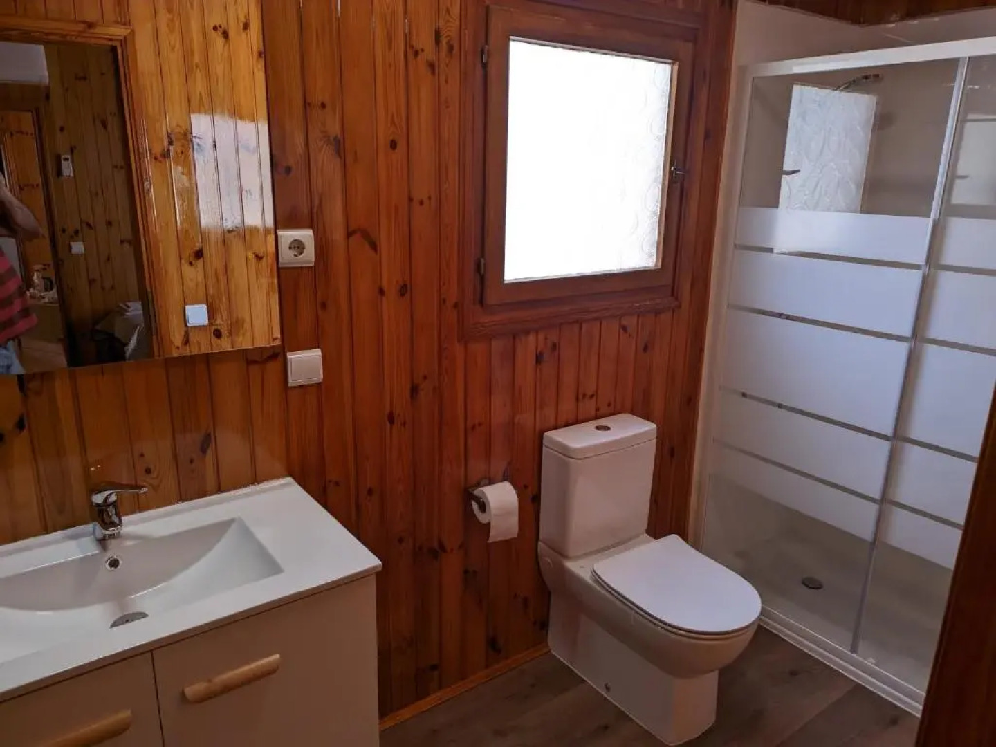 Bungalow con piscina en camping privado cerca de la playa de Torre del Mar Ideal familias