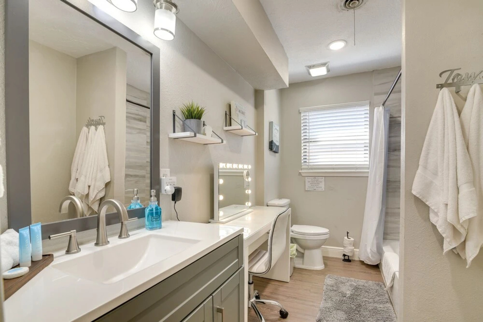 Seabrook Getaway: 5 Mi to Nasa Control Center!