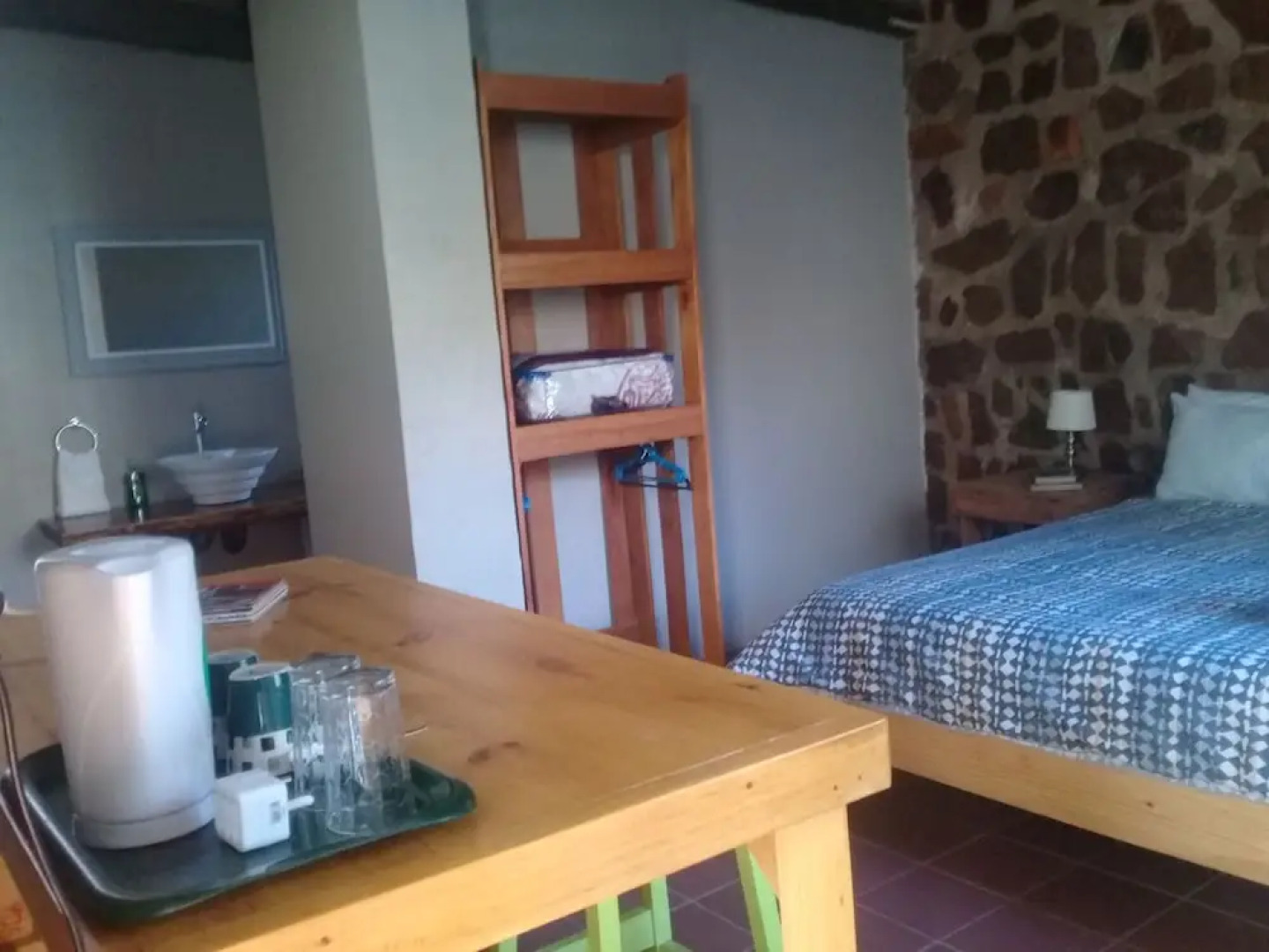 Stone Circle Lodge & Backpackers