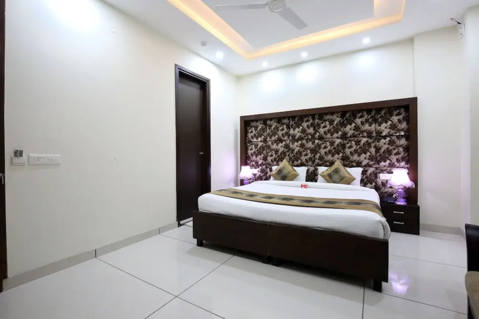 OYO 4897 Hotel The 13een