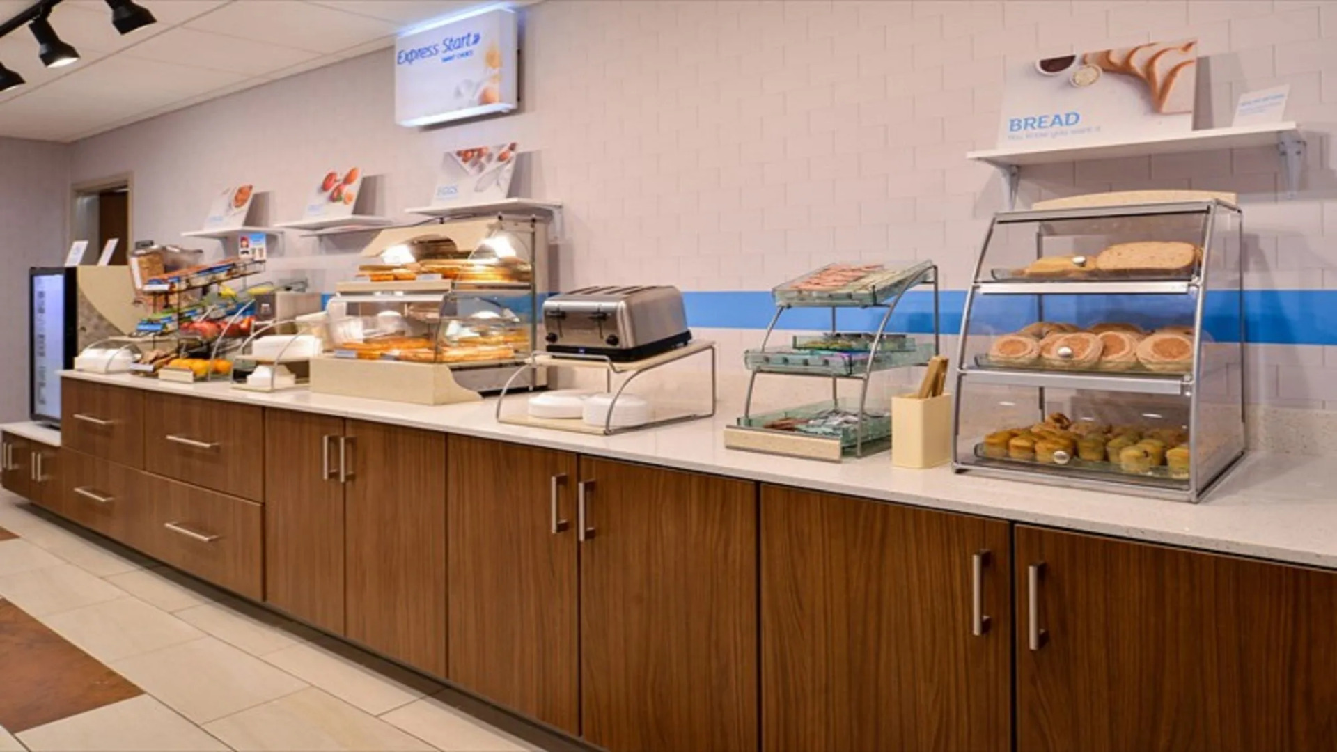 Holiday Inn Express & Suites Parkersburg East by IHG