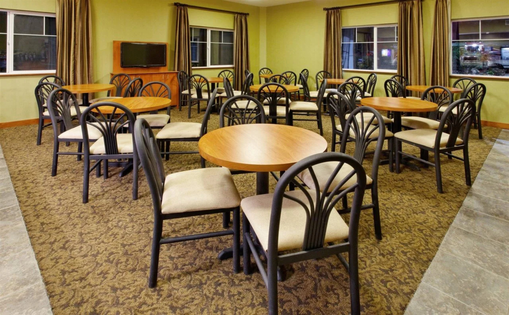 Holiday Inn Express & Suites Canyonville