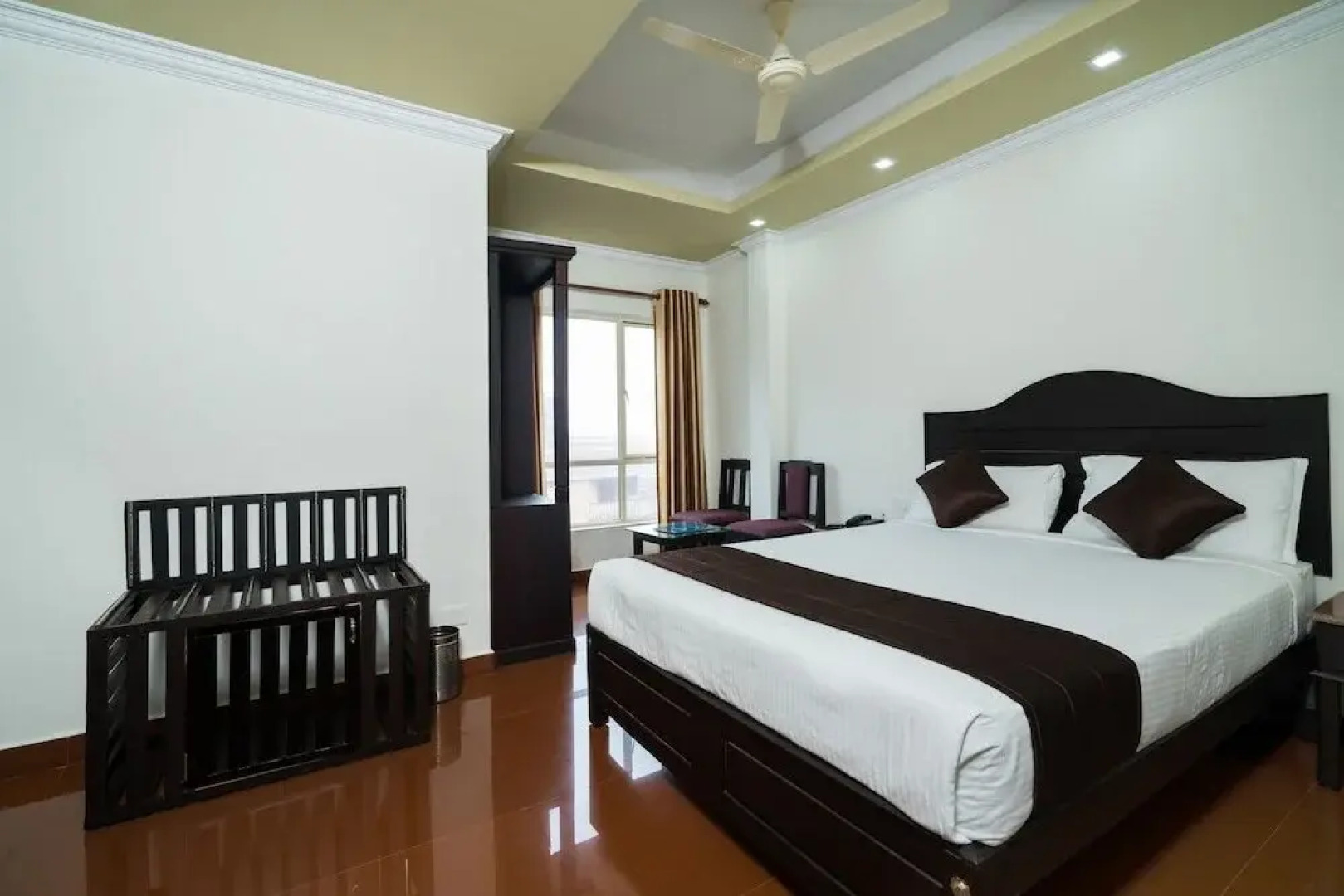 OYO 10428 Hotel Sandal Breeze