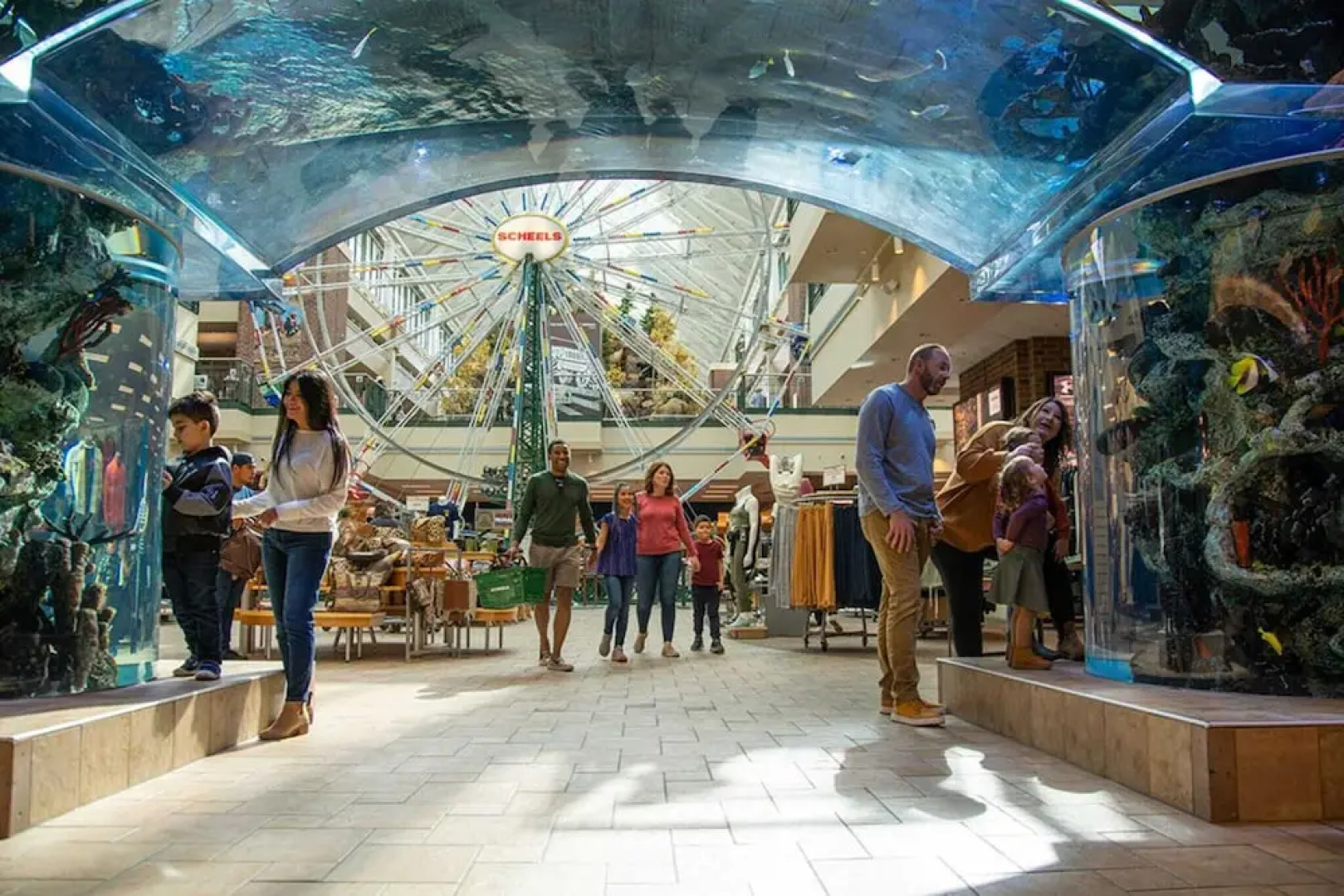 Chic Apt w Jacuzzi Pool BBQ Mountain Views