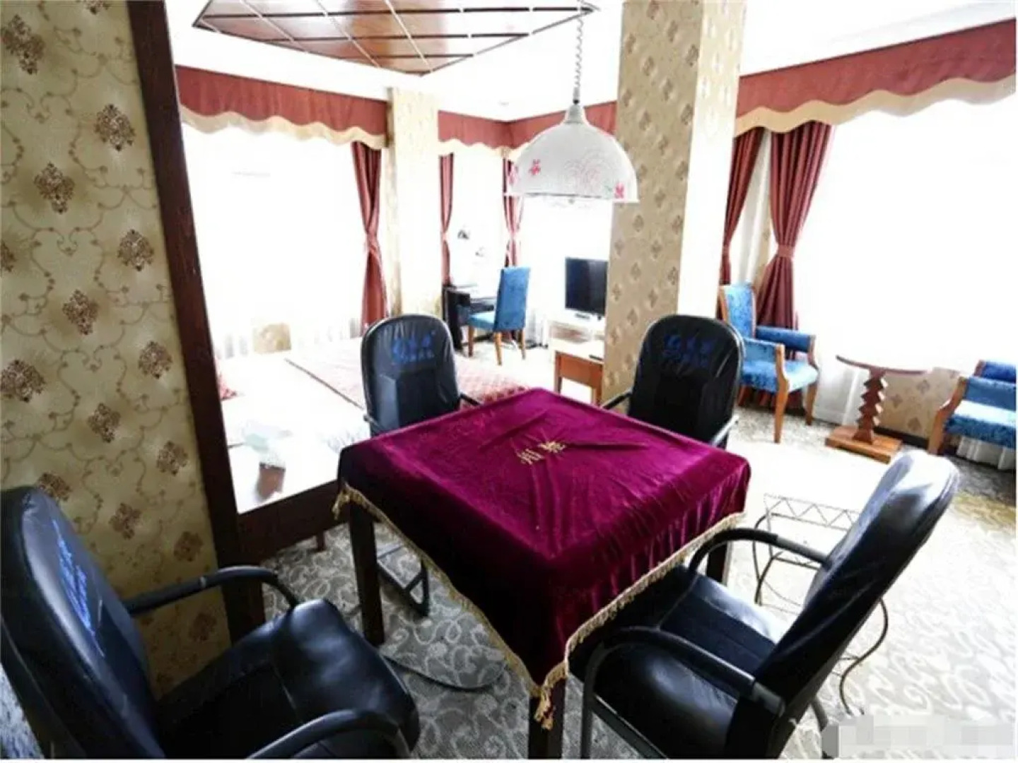 Yanting Zhuoyue Theme Hotel