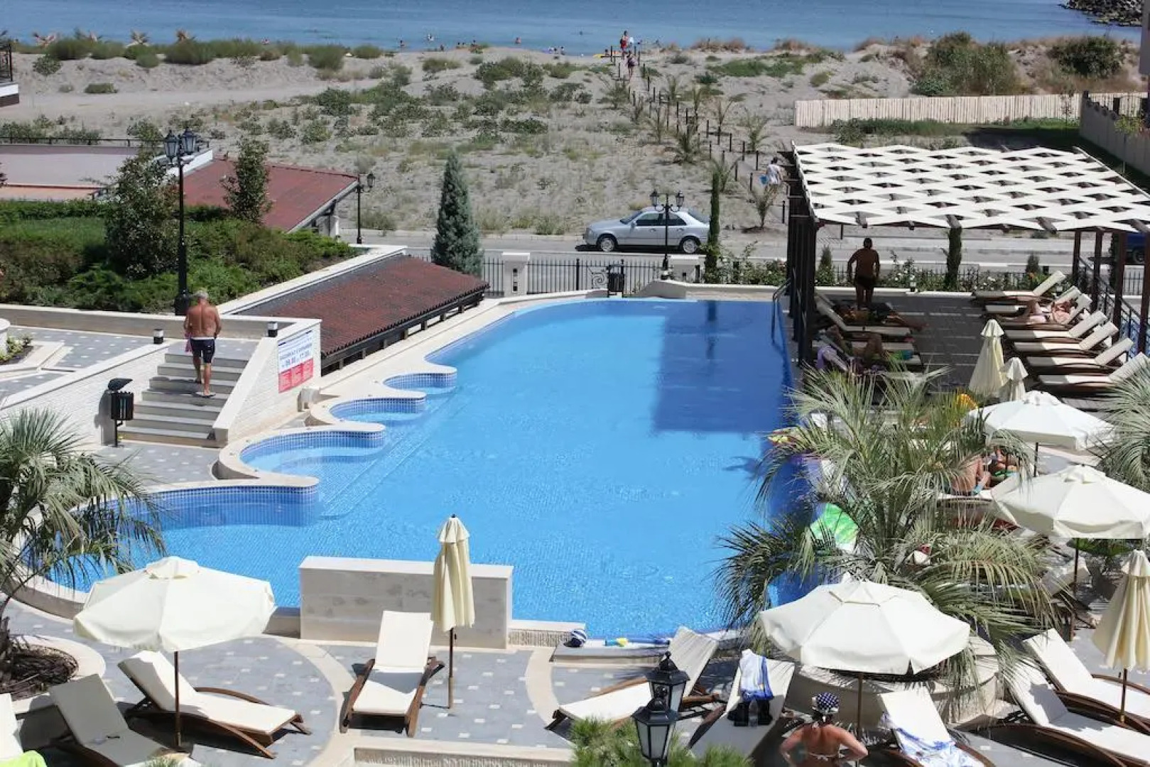 Rose Gardens Apart Hotel