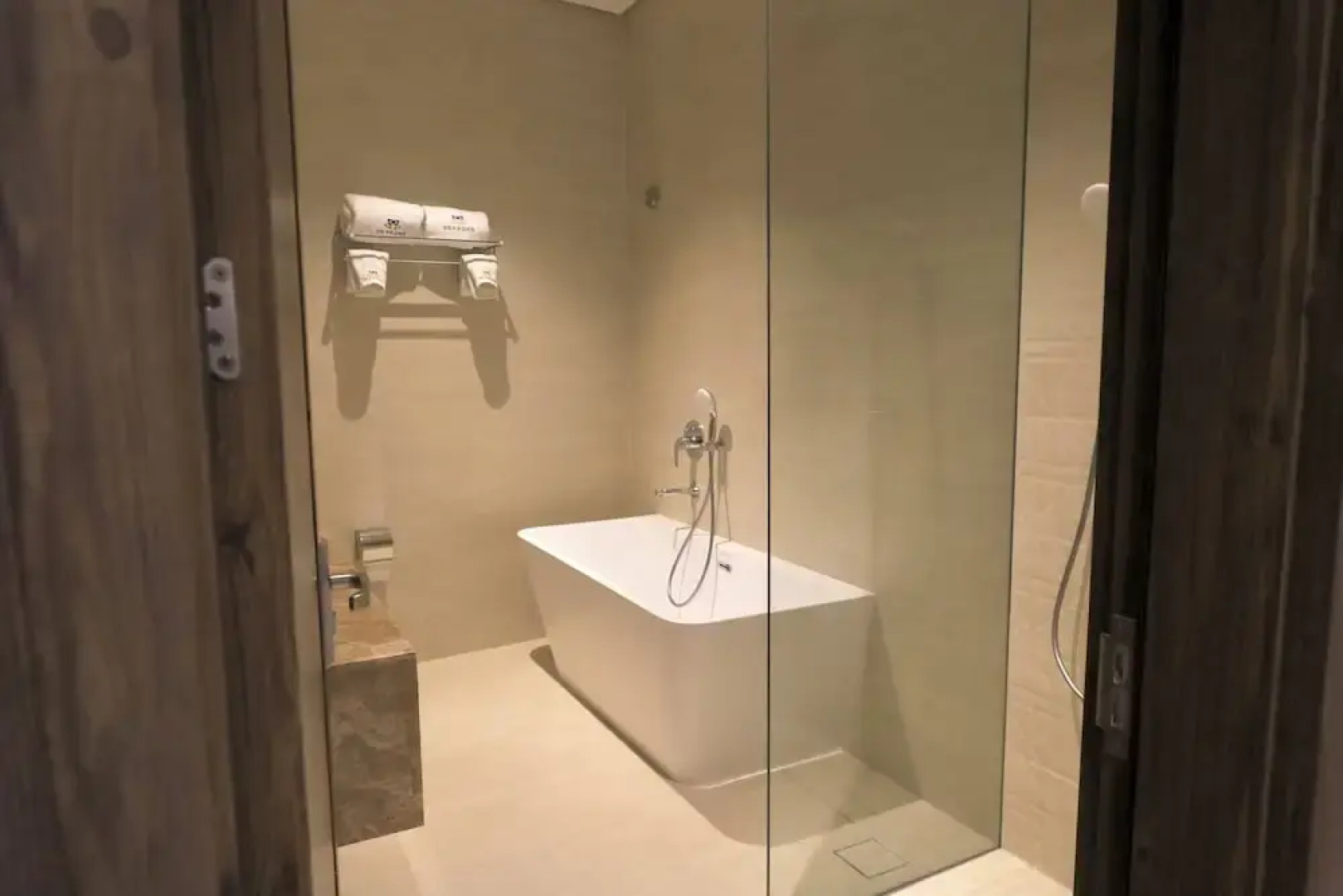 Seasons hotel suites