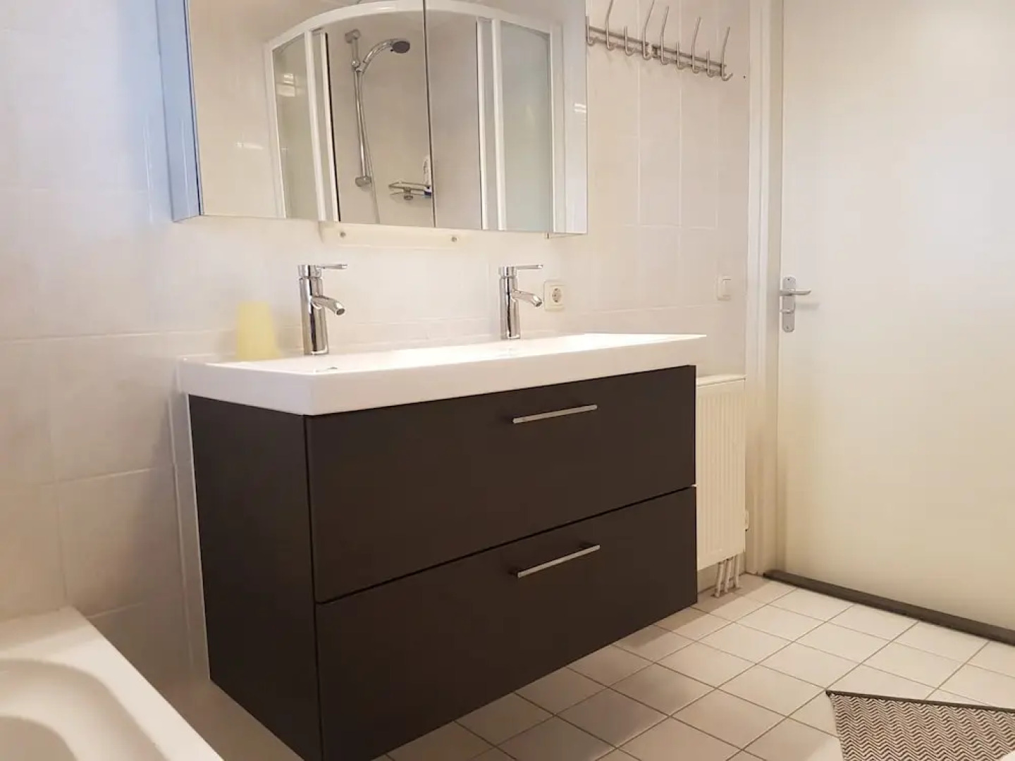 Exclusive Holiday Home Floating on a Lake in Friesland