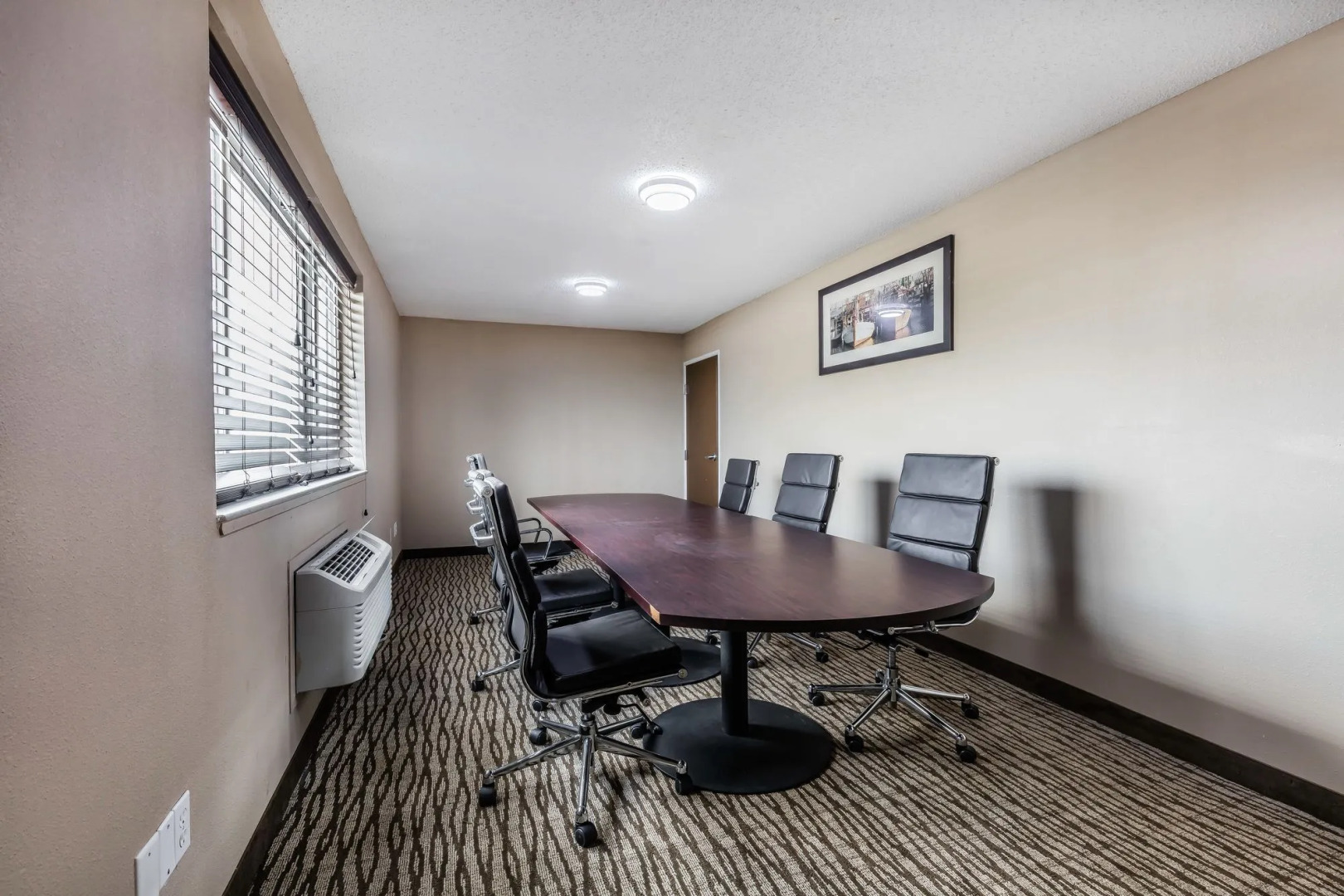 Magnolia Bay Hotel & Suites