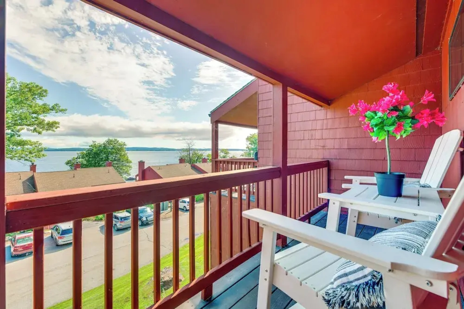 Waterfront Community: Lake Winnipesaukee Retreat!