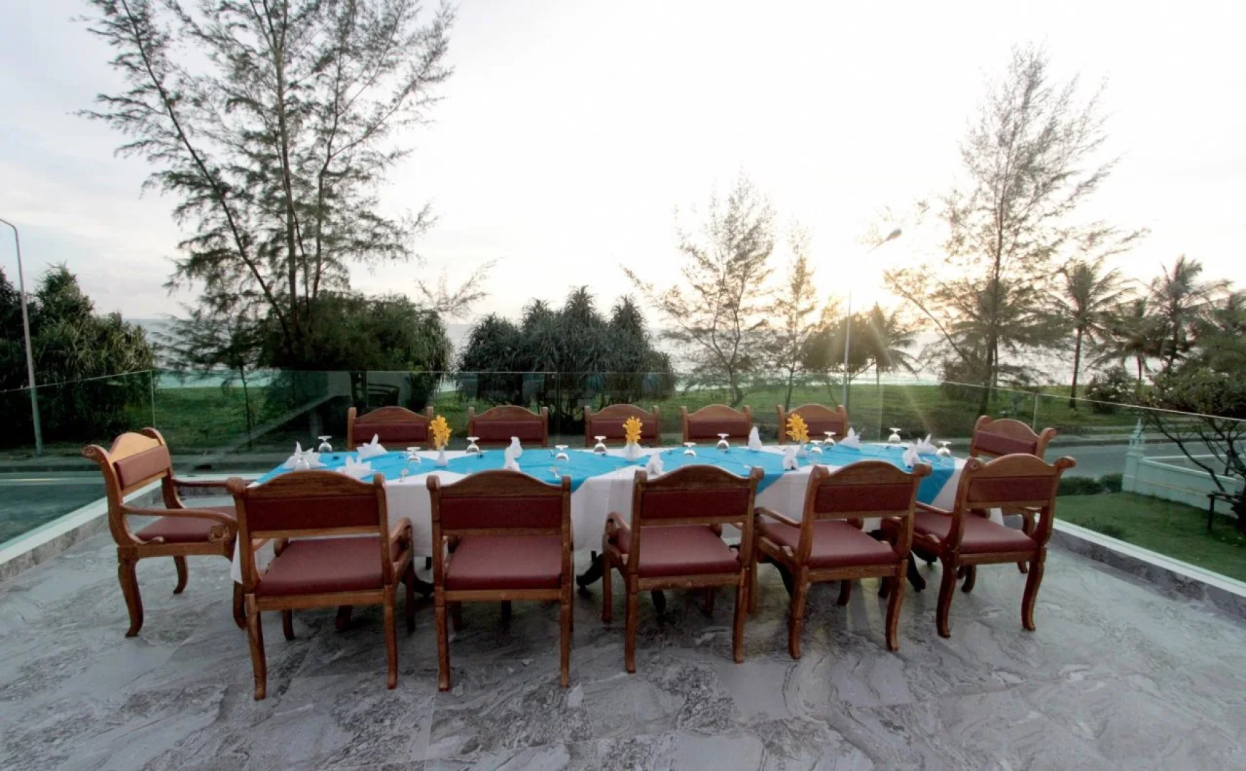 Курортный отель Maikhao Palm Beach