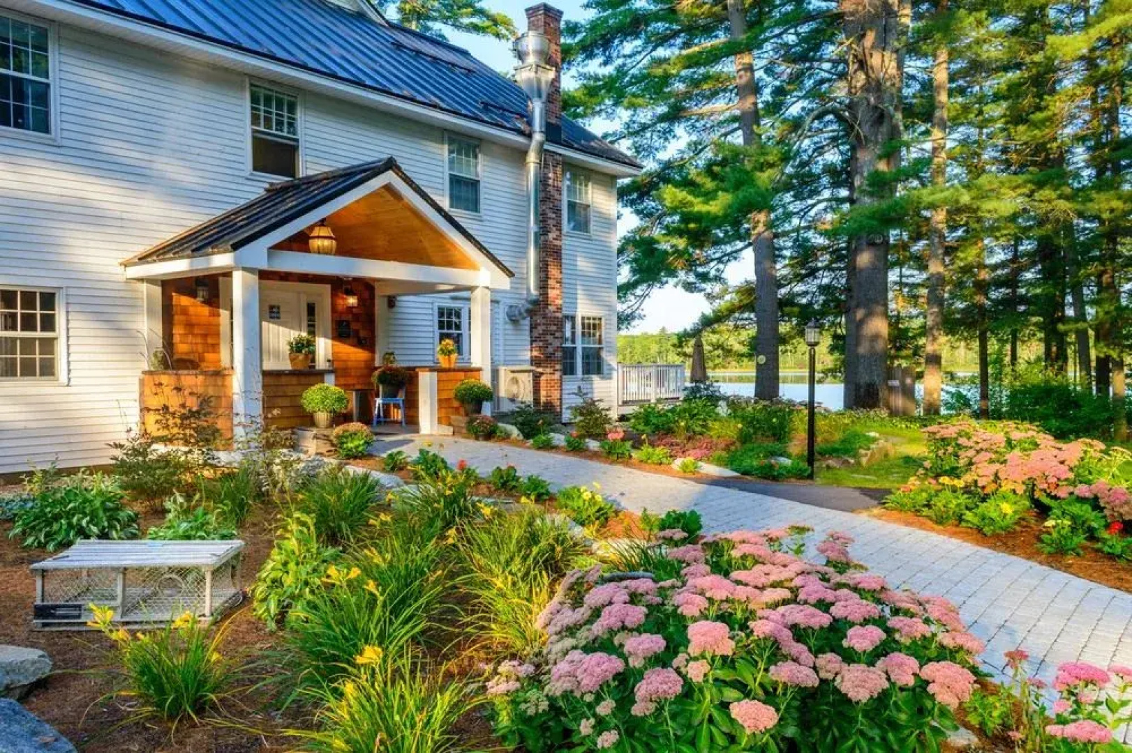 Wolf Cove Inn