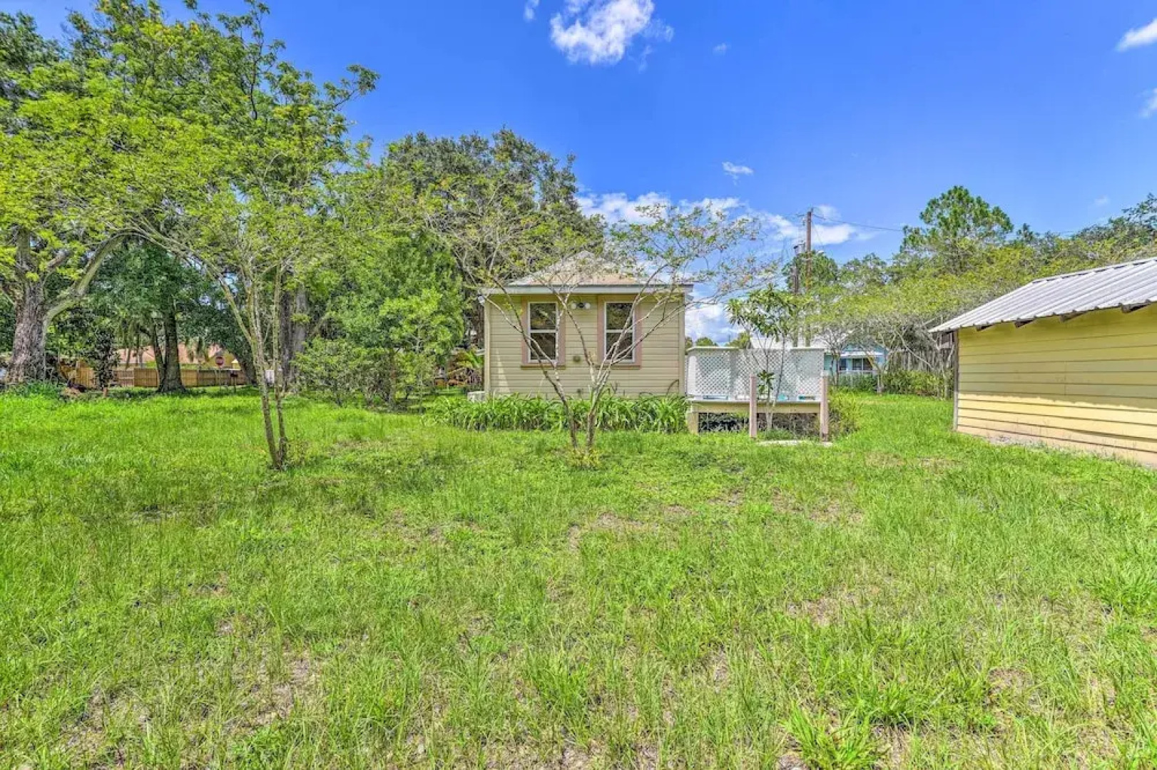 16 Mi to Disney: Cottage w/ Deck in Winter Garden