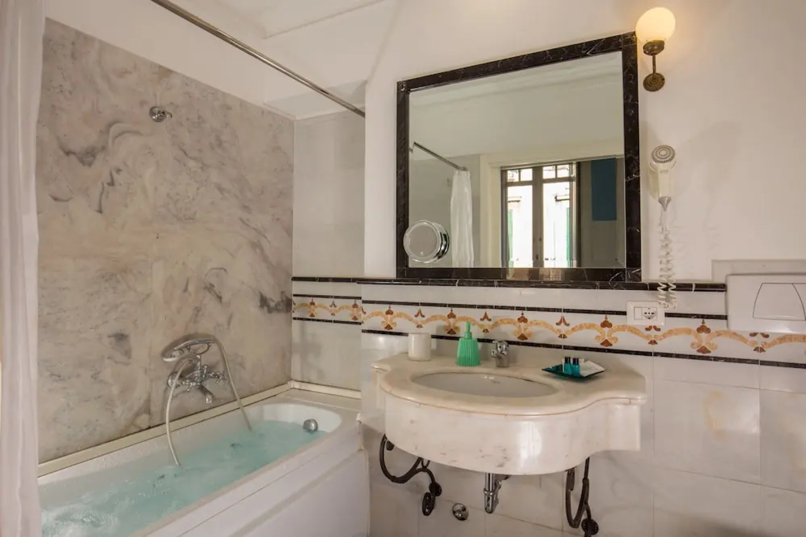 Hotel Emona Aquaeductus