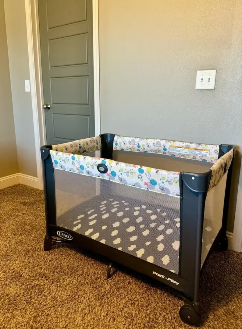 West Des Moines- Garage Gym Pool Jordan Creek