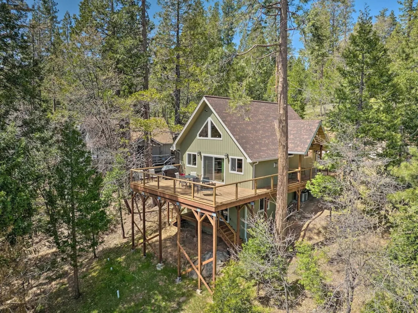 Luxury Retreat: Custom Mi-wuk Village Cabin!