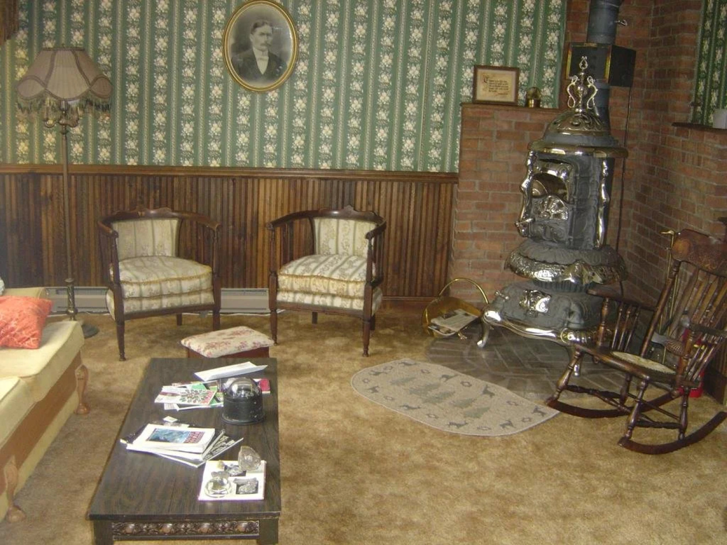 The Mine Shaft Inn Hotel & Hostel