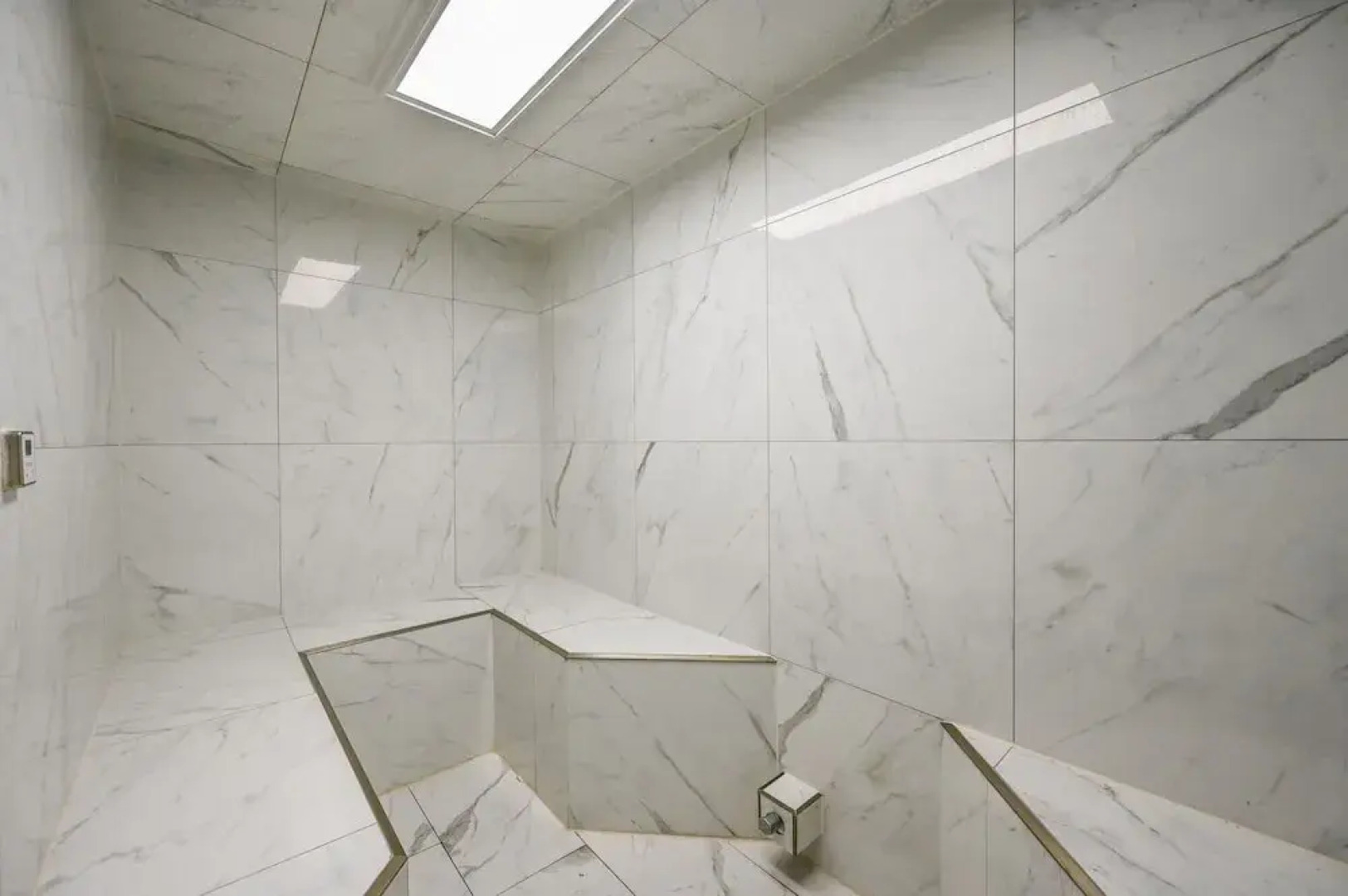 Pelican Beach Resort by Colasan