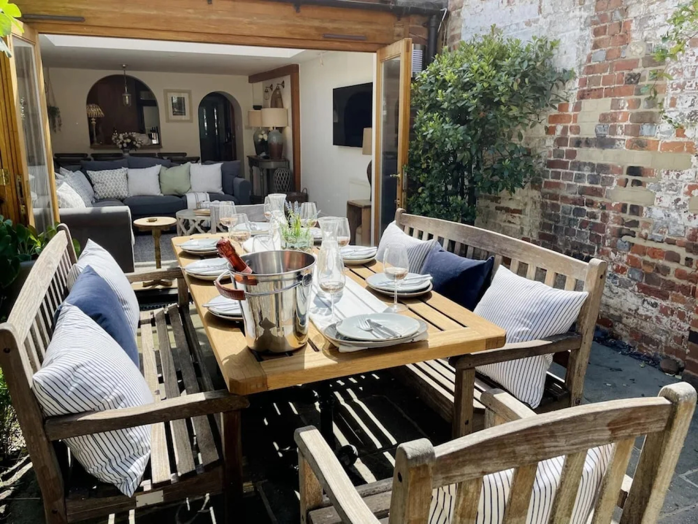 Dolls House - Luxury Townhouse - From 400 Per Night