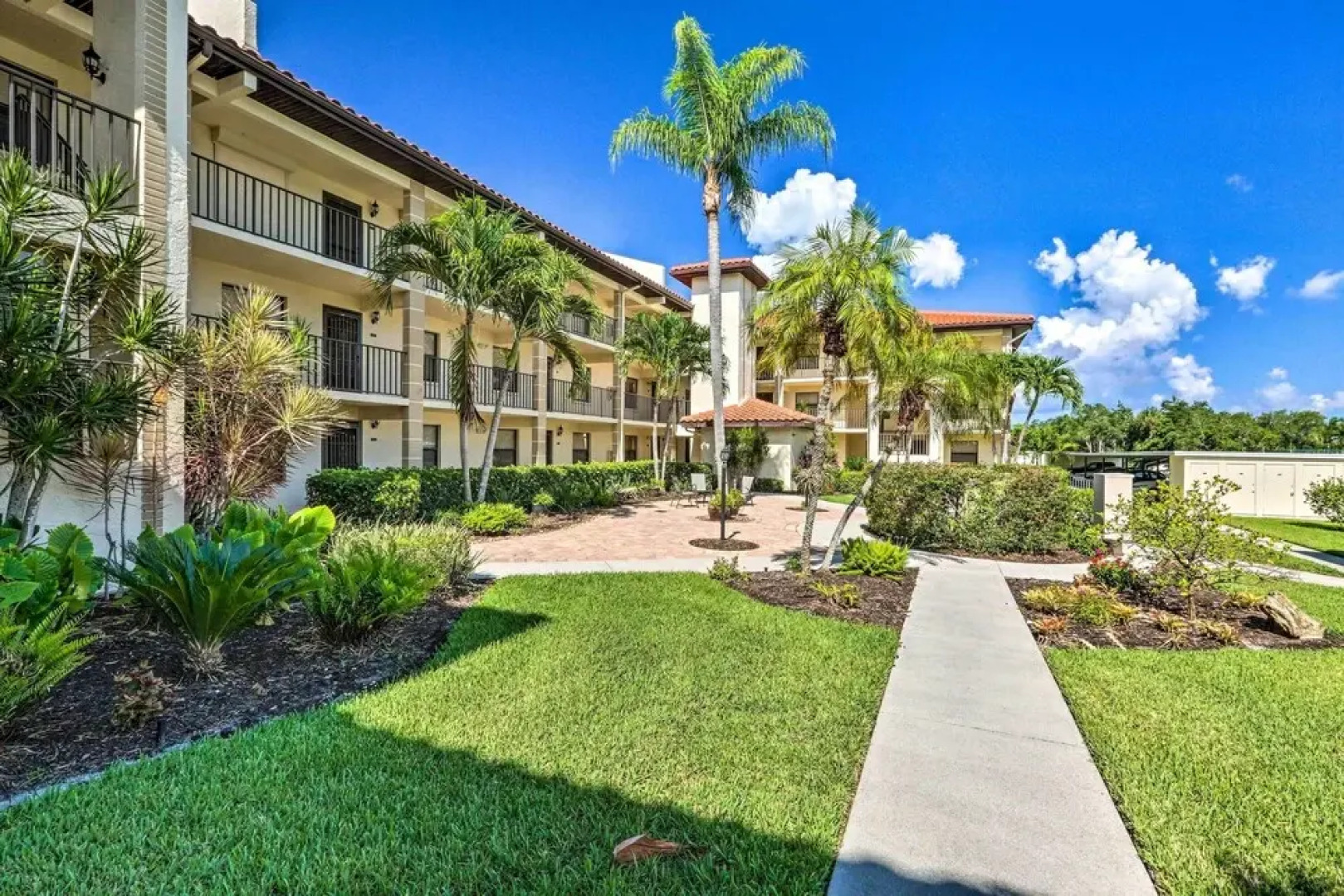 Stylish Fort Myers Condo ~ 2 Mi to Beaches!