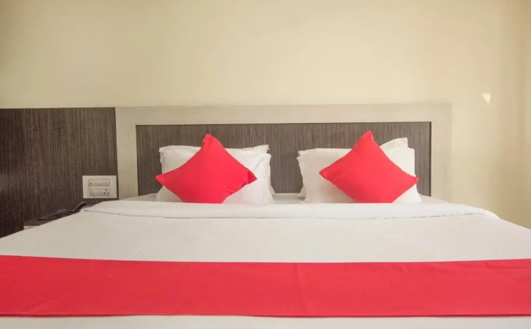 Hotel Debrani International