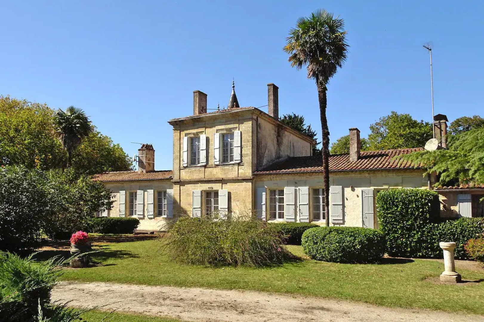 Semi-detached House on a Vineyard, Talais