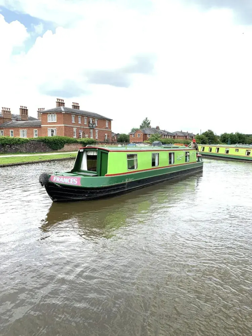 Stone - Boat - Sleeps 4 - Pet Friendly-85ws