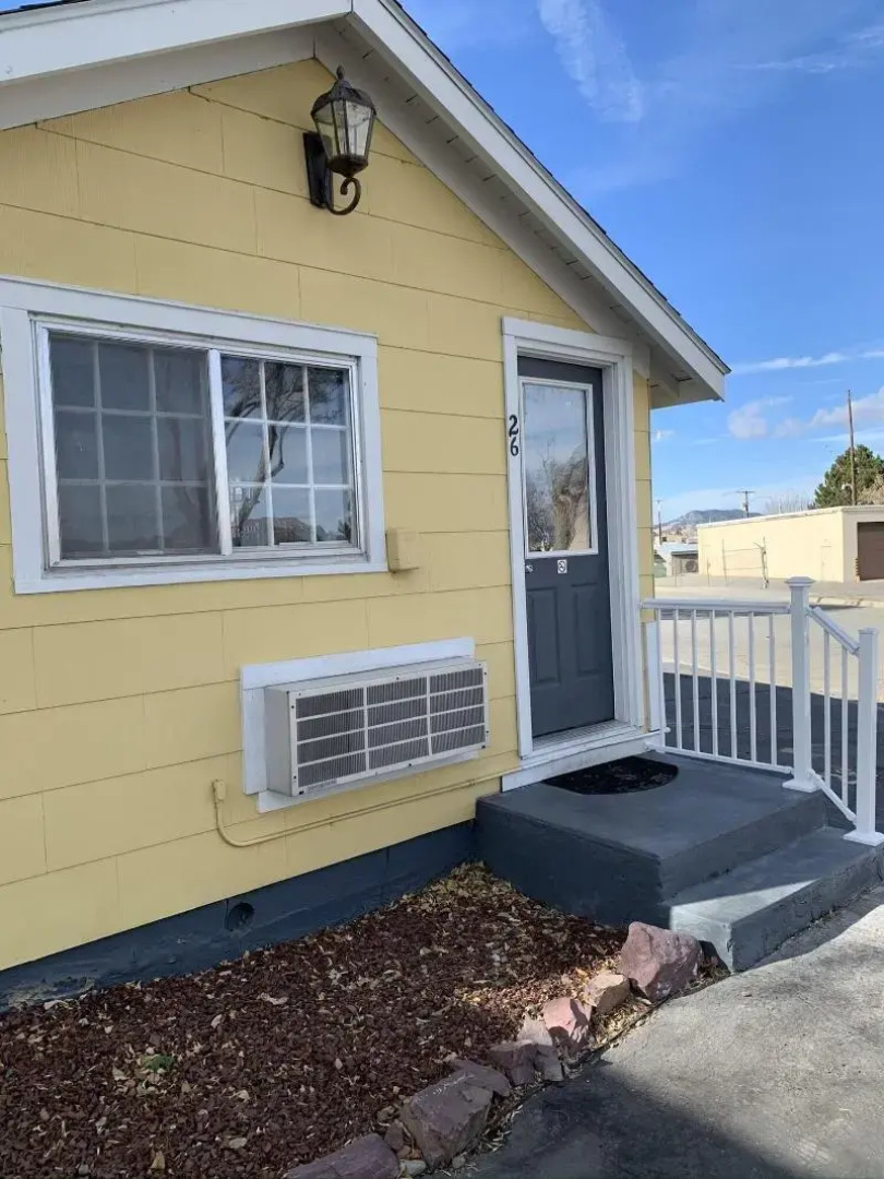 Lamplighter Cabins & Suites