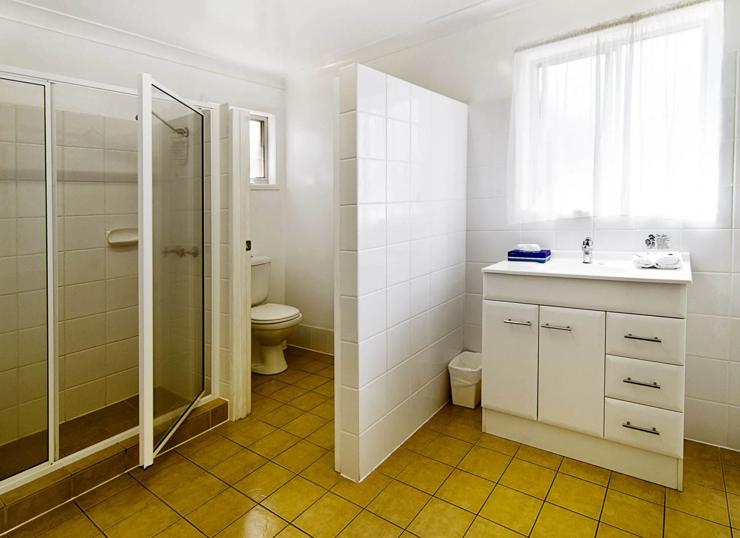 Riviera on Ruthven Motel