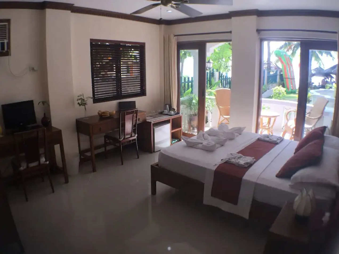 White Beach Dive & Kite Resort Carabao