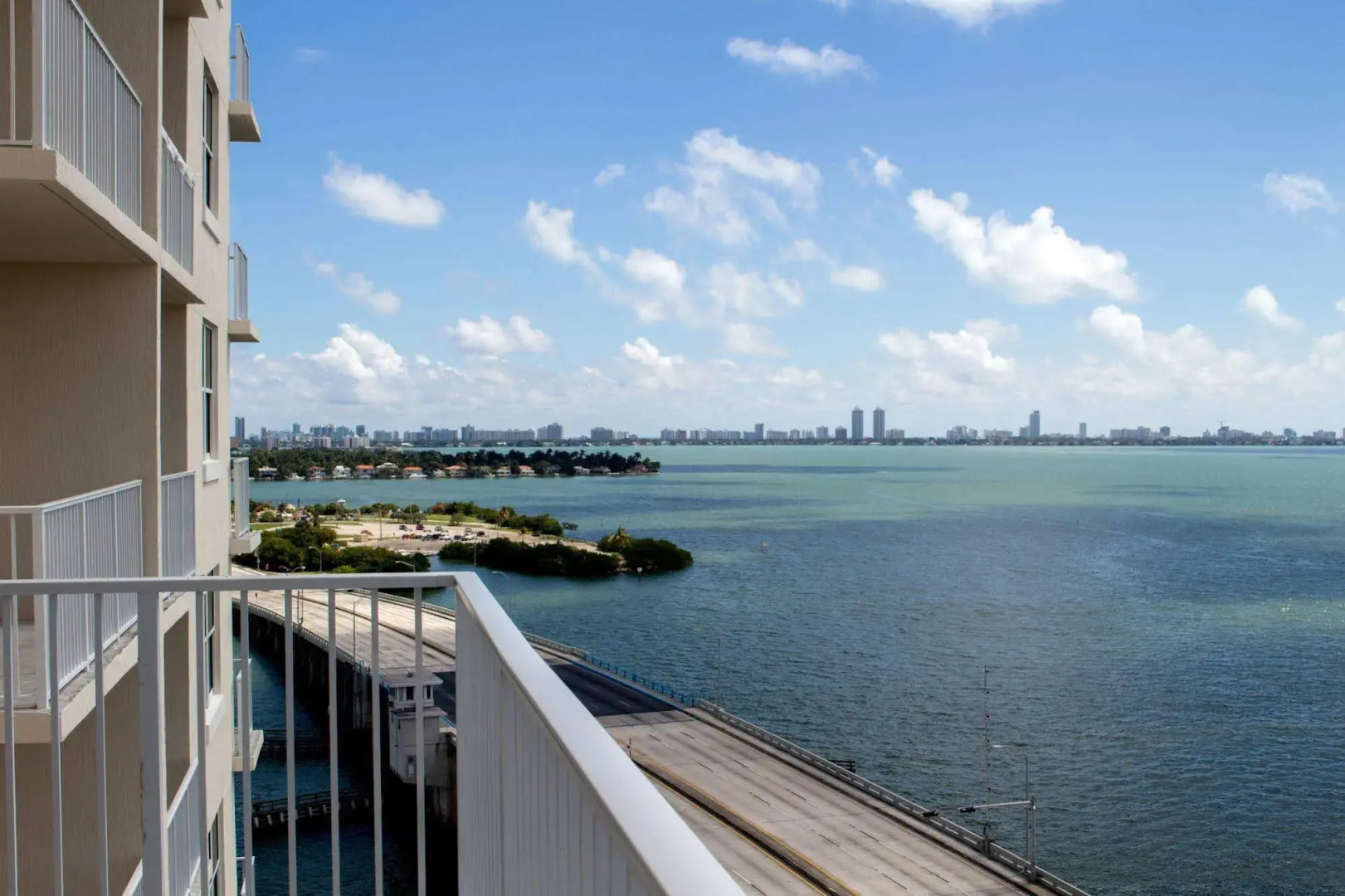 Mare Azur Miami Luxury Apartments by Grand Bay