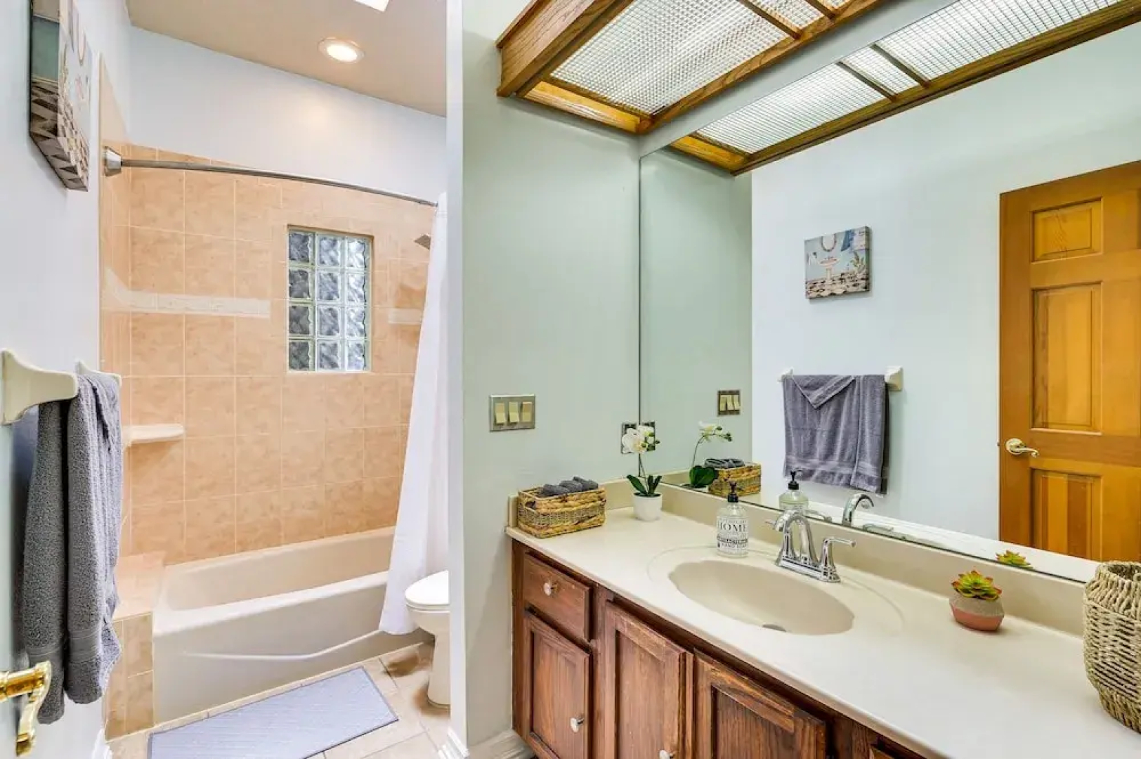2 Mi to Busch Gardens: Retreat in Scenic Community