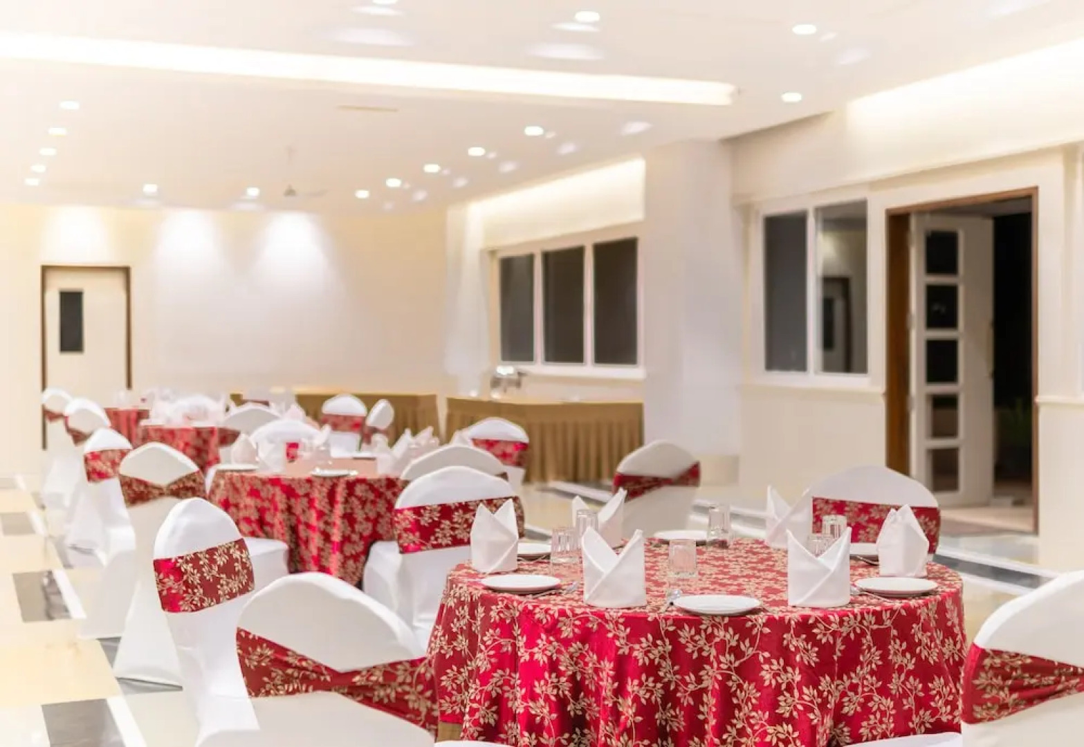 Maharaja Agrasen Palace - Pure Vegetarian