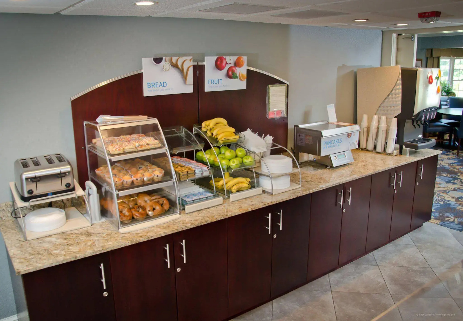 Holiday Inn Express & Suites Merrimack by IHG