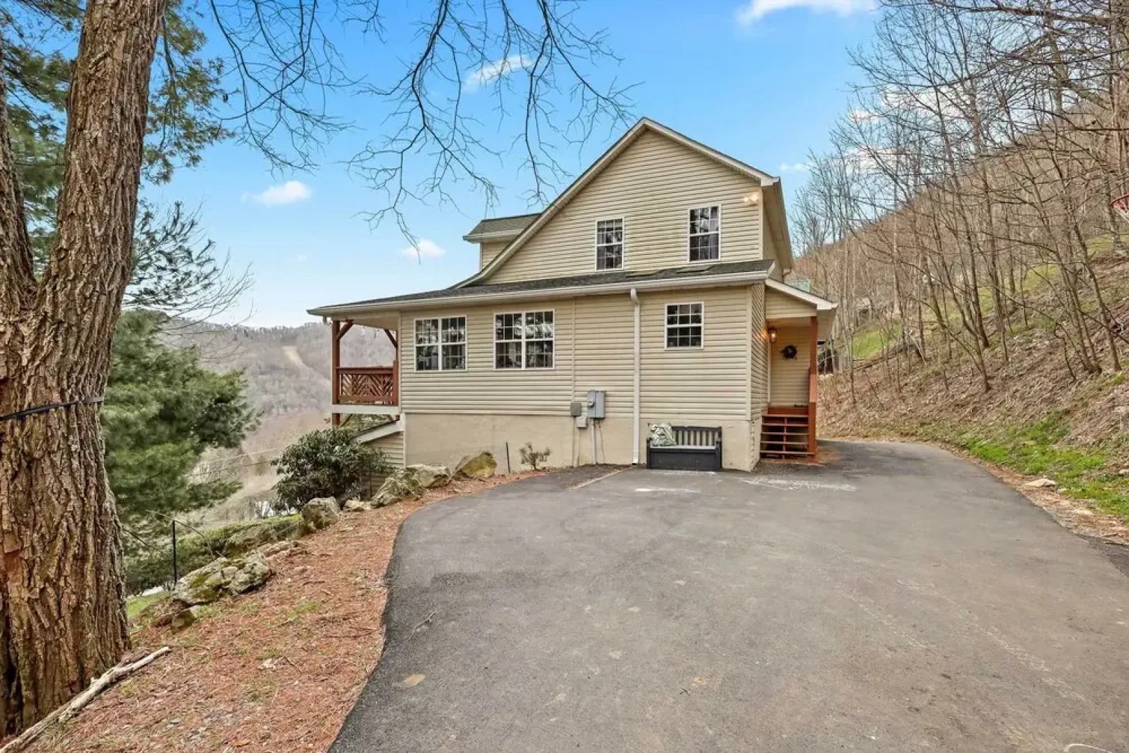 8 Mi to Sugar Mountain Resort: Seven Devils Home