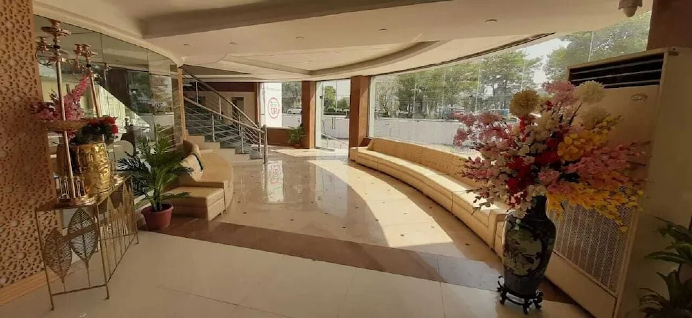 Usmania restaurant and Civic Hotel