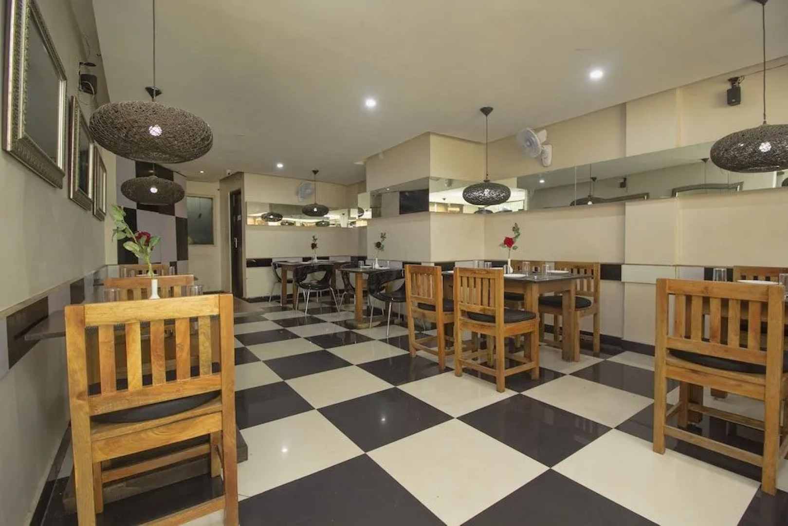 OYO 28171 Kava Suites