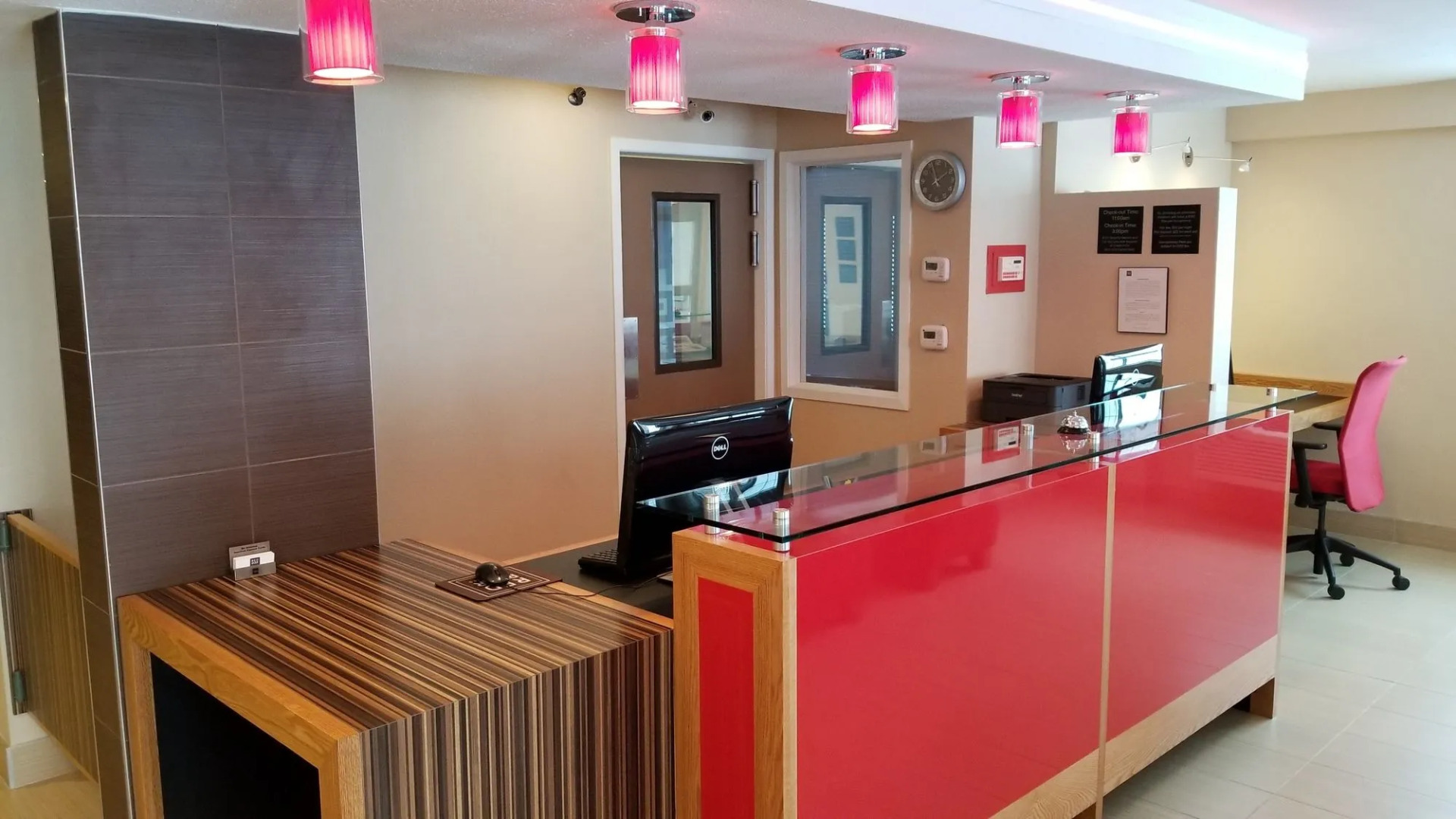 Red River Lodge & Suites