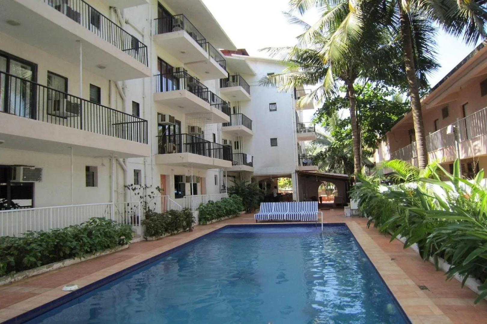 Rahi Coral Beach Resort