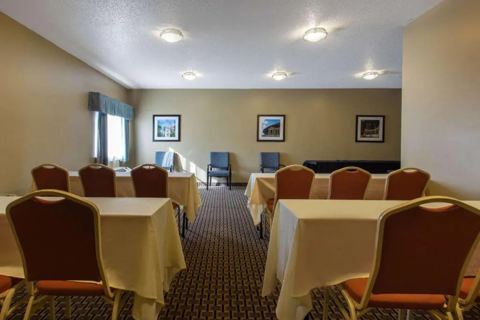 The Armada Inn & Suites Glendale Heights