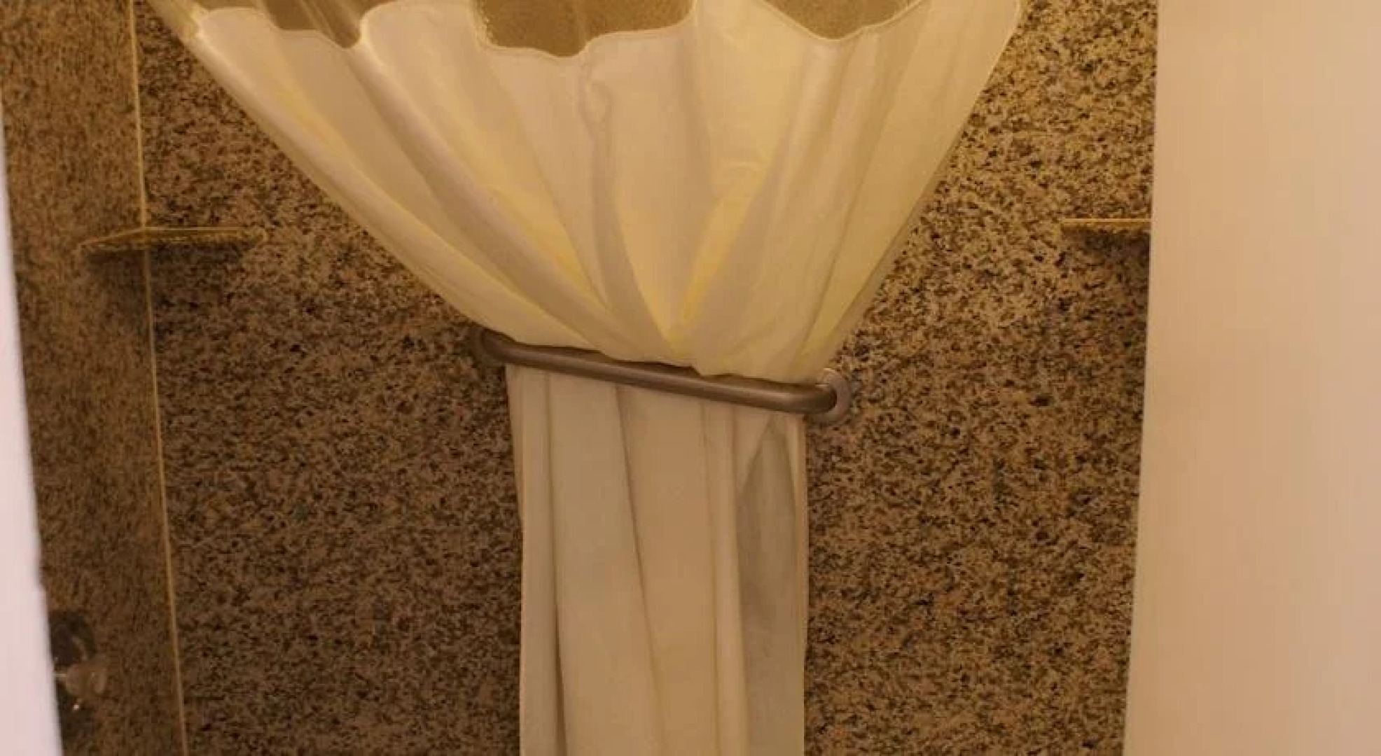 Days Inn - Harbor View