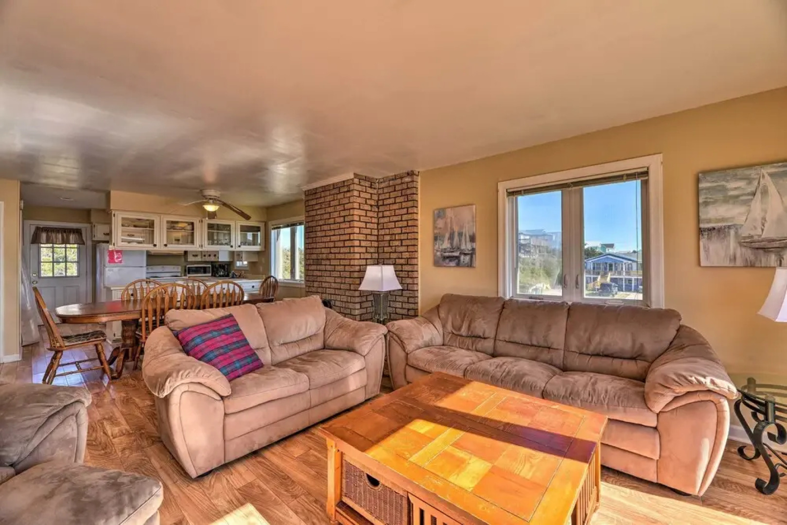 'east of the Sun' Beachside Apartment w/ Deck!