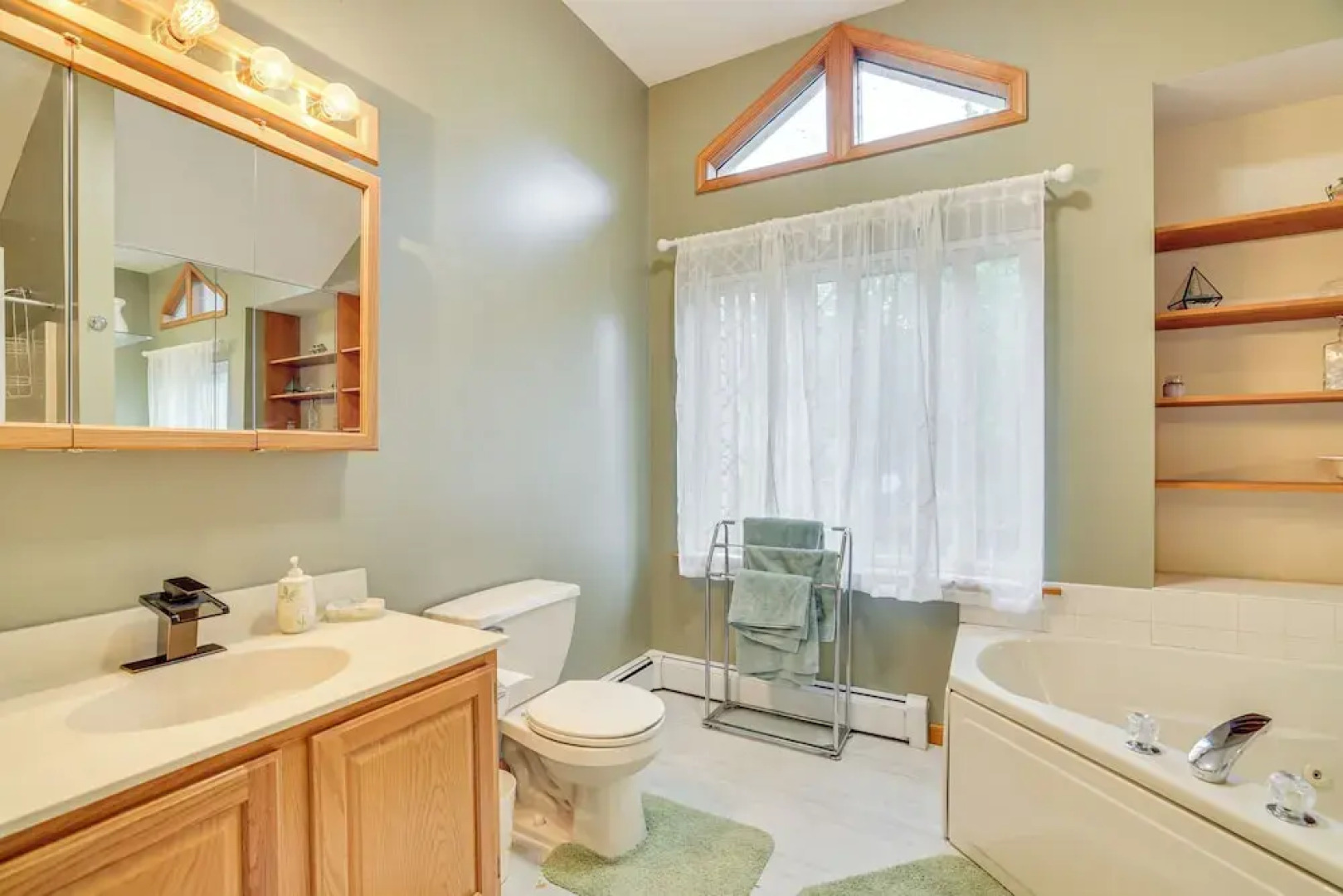 Private Hot Tub: Lakefront Poconos Home!