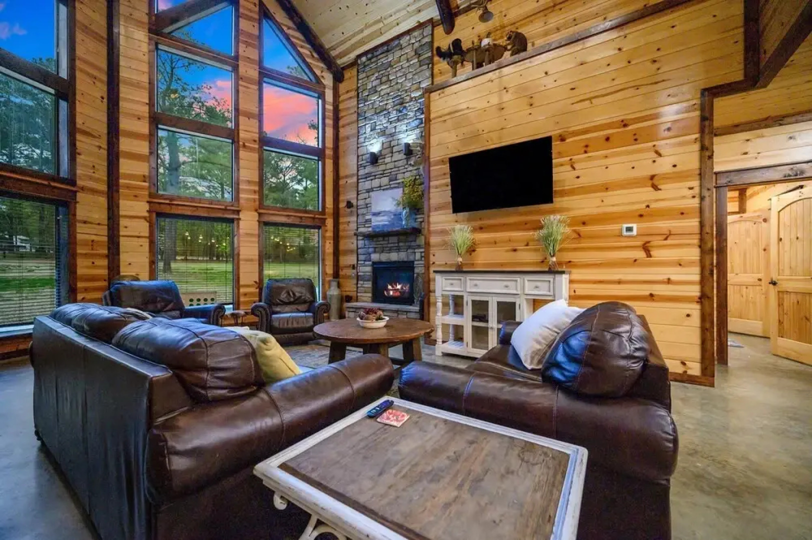 Sugar Daddy Cabin for 13!