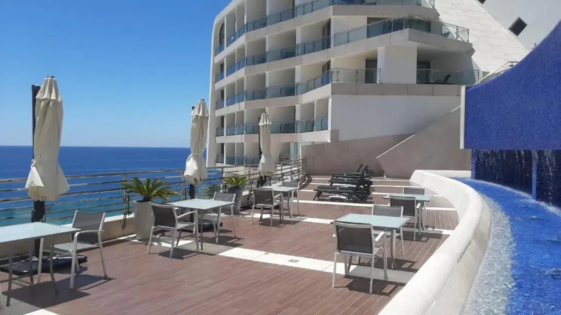 Sesimbra Oceanfront Hotel