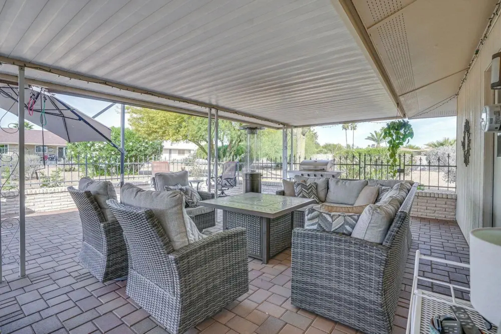 Walk to Golf Course: 55-plus Home in Sun City West